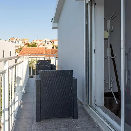 Awesome In W/ 2 Bedrooms *