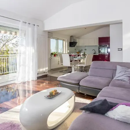 아파트 Awesome In W/ 2 Bedrooms