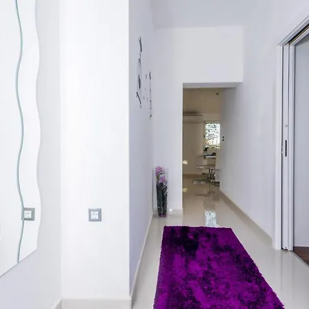 Awesome In W/ 2 Bedrooms