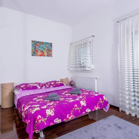 Awesome In W/ 2 Bedrooms 아파트 *