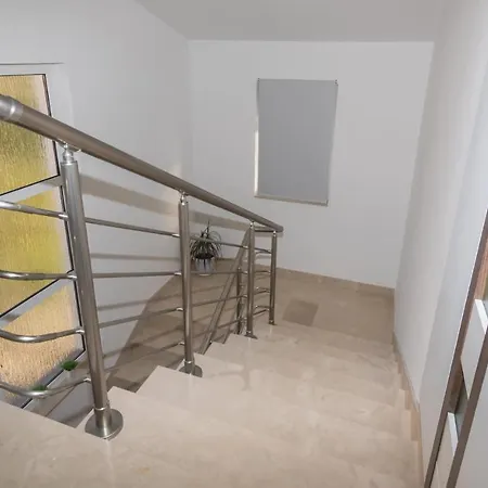 Awesome In W/ 2 Bedrooms 자다르