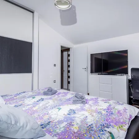 아파트 Awesome In W/ 2 Bedrooms *